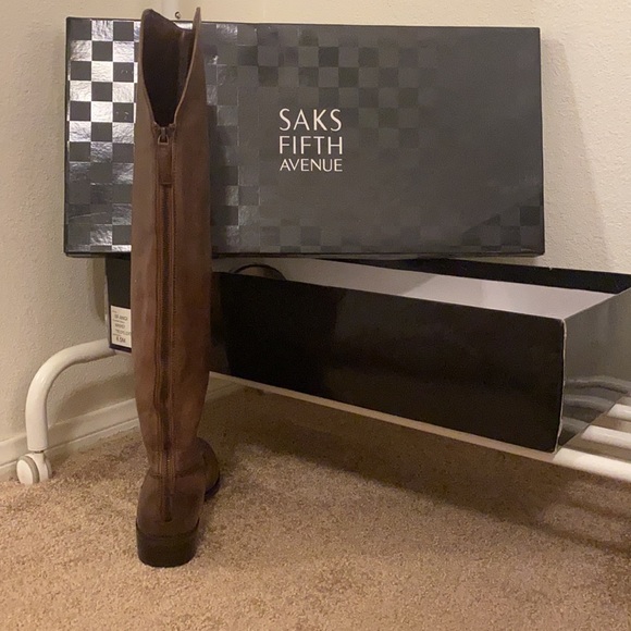 BRAND NEW - Saks Fifth Avenue Knee Boots w/Box - Picture 4 of 5